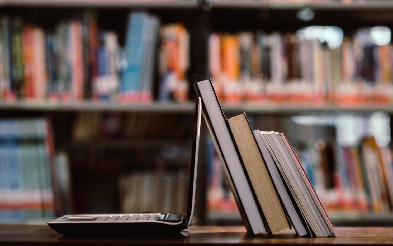 Moderne Finanzanalyse-Tools auf Computer-Bildschirm